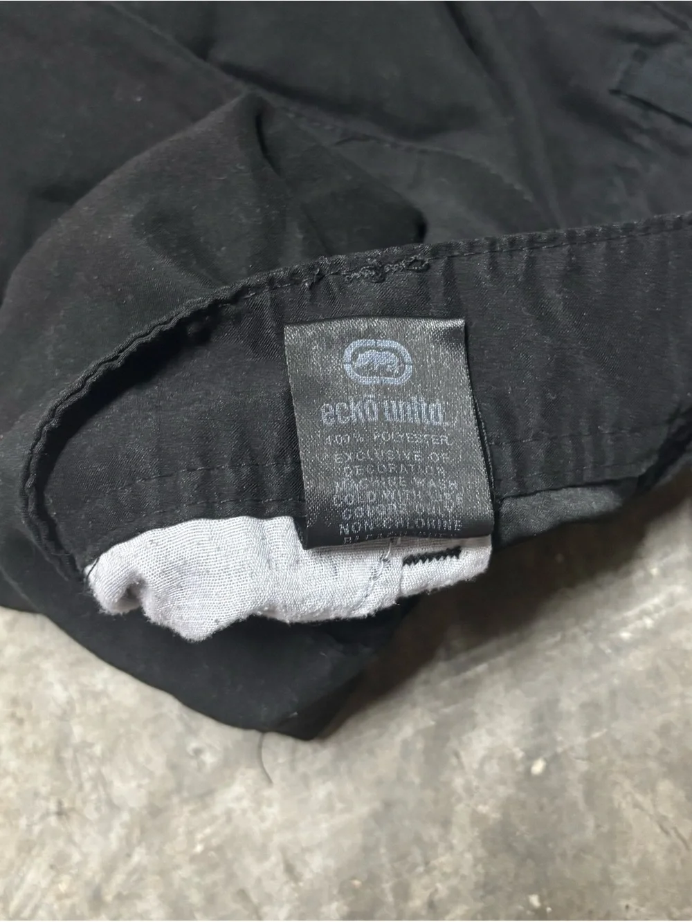 Ecko Unltd. Long Black Cargo Shorts sz 38/40